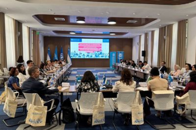 Yetuk rus ayol soradi onlayn Qiz kokraklarini korsatadi